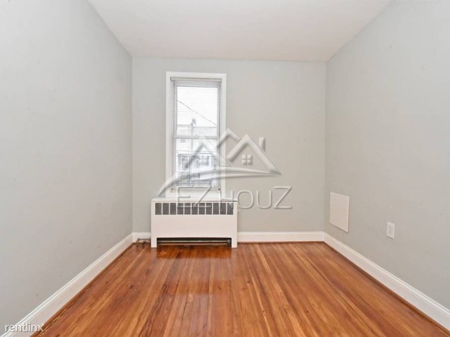 Building Photo - 2 br, 1 bath House - 712 E 36th St
