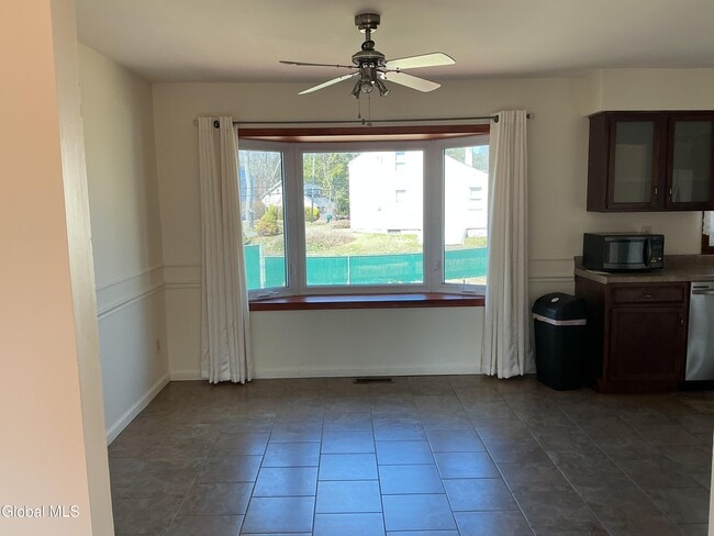 Foto del edificio - 2 Dyer Dr