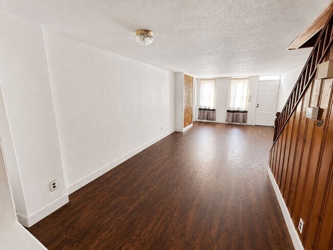 Foto del edificio - Spacious 3-Bedroom Rental with In-Unit Laundry & Private Yard in Philadelphia