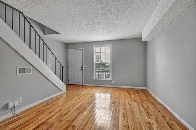 Building Photo - West Nashville 2-bedroom, 1.5-bathroom