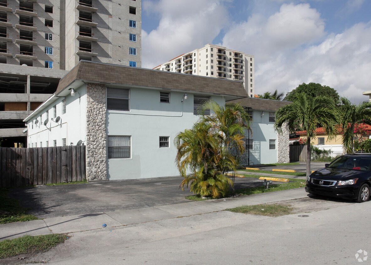Foto del edificio - 990 SW 36th Ct