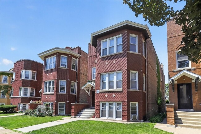 Building Photo - 1822 Gunderson Ave