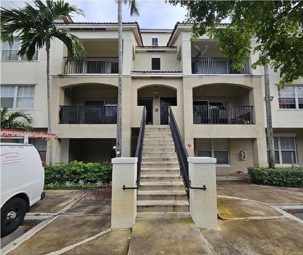 Primary Photo - 5960 West Sample Road Apt #302, Margate, F...