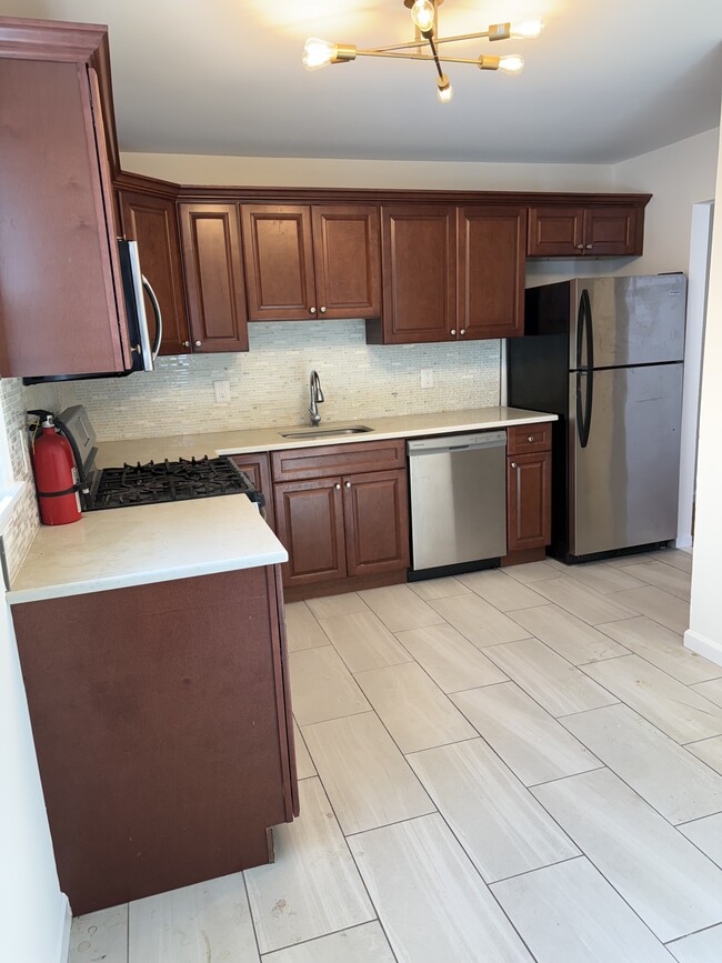 Kitchen - 18 Cooper Dr