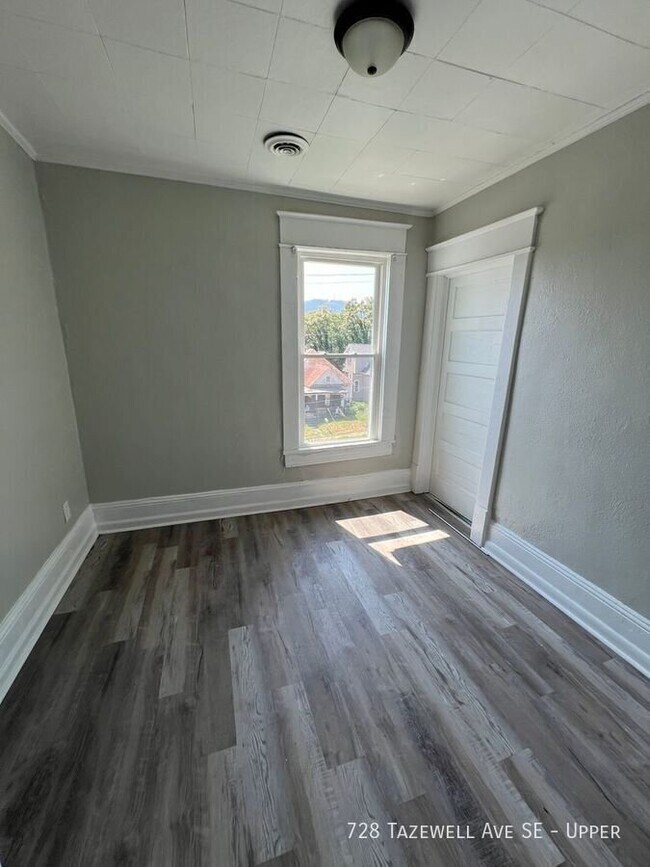Foto del edificio - 728 Tazewell Ave SE