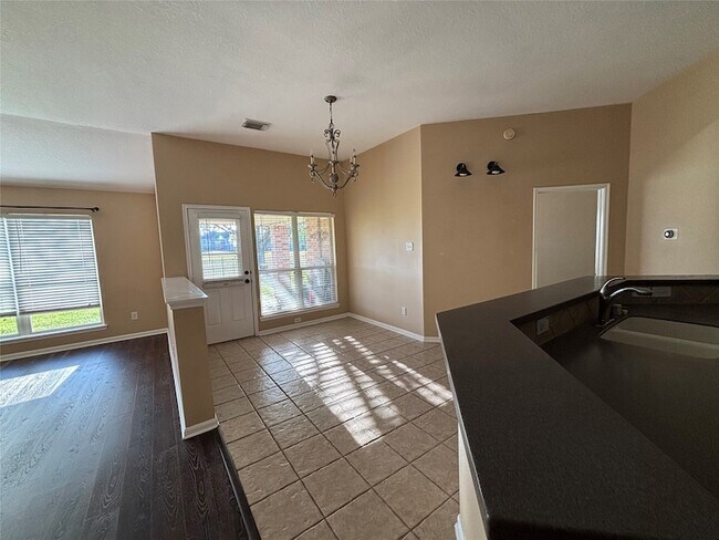 Foto del edificio - 10715 Lyndon Meadows Dr