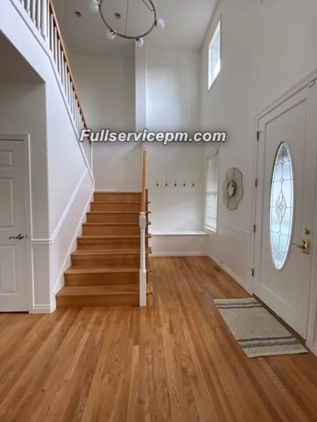 Building Photo - Beautiful Federal Way home you don't want to miss