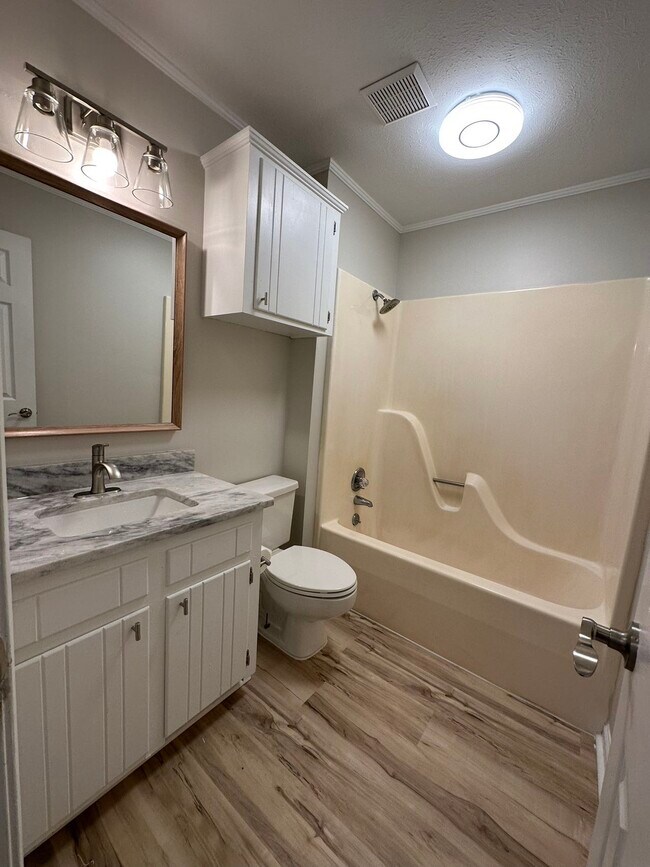 Building Photo - 16 Camellia Cove