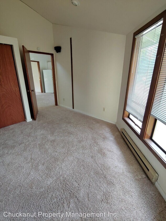 Building Photo - 2513 Cedarwood Ave