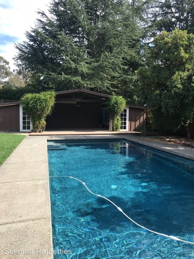4 br, 2 bath House 19310 Apple Valley Road House Rental in Sonoma