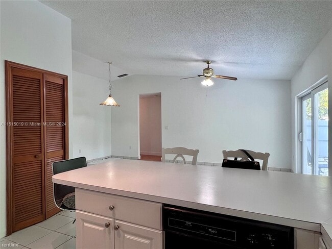 Foto del edificio - 3 br, 2 bath House - 9617 SW 144th Pl # 9617