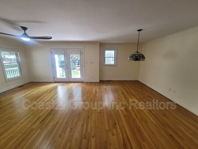 Foto del edificio - 2309 Wake Forest St