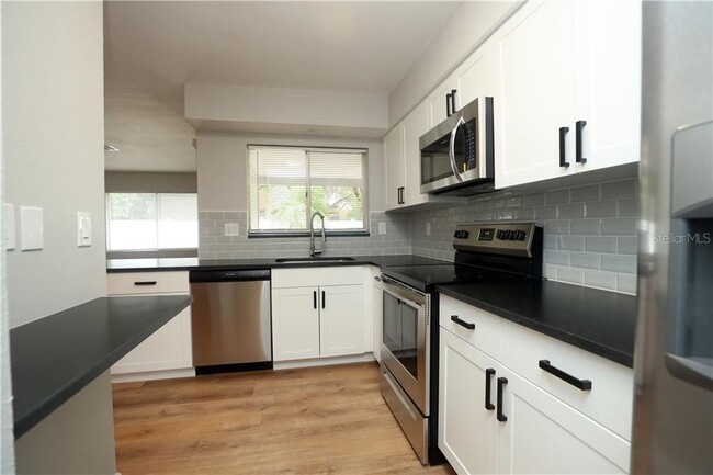 Foto del edificio - 1643 W Orangecrest Ave