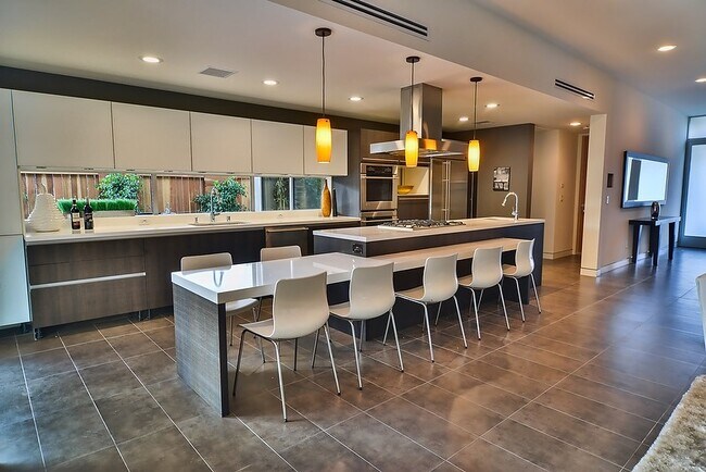 Foto del edificio - 16500 Moorpark St