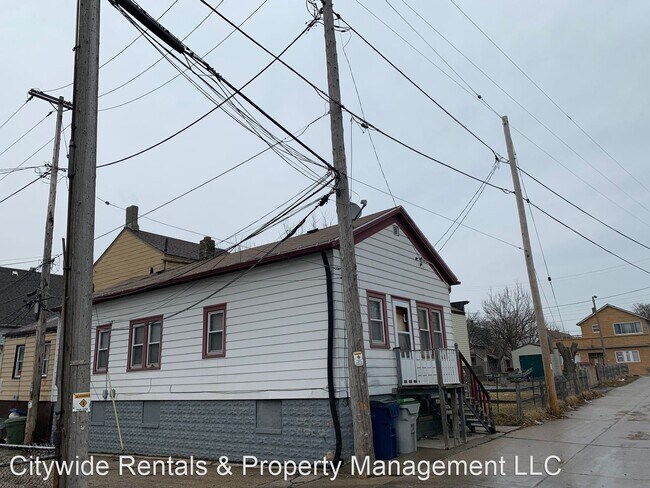 Building Photo - 2 br, 1 bath House - 1441 S. 7th St.