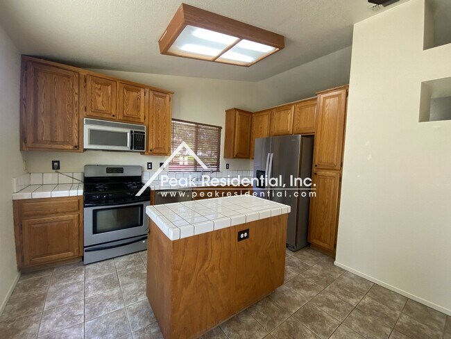 Building Photo - Wonderful 3bd/2ba Rocklin Home with 2 Car ...