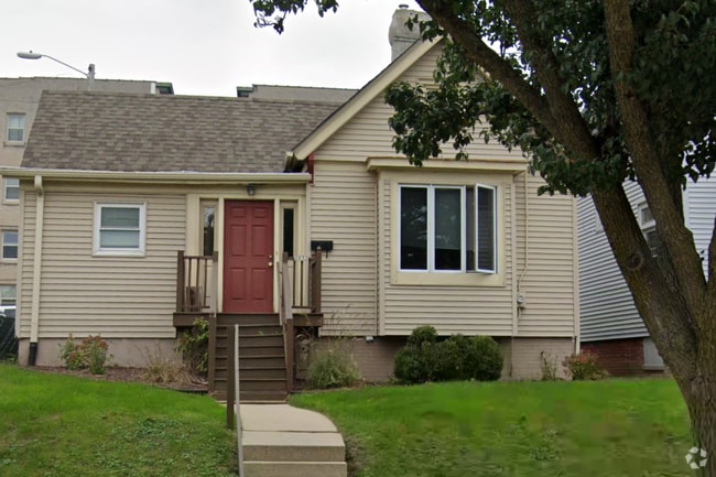 Building Photo - 3 Bedroom Single Family