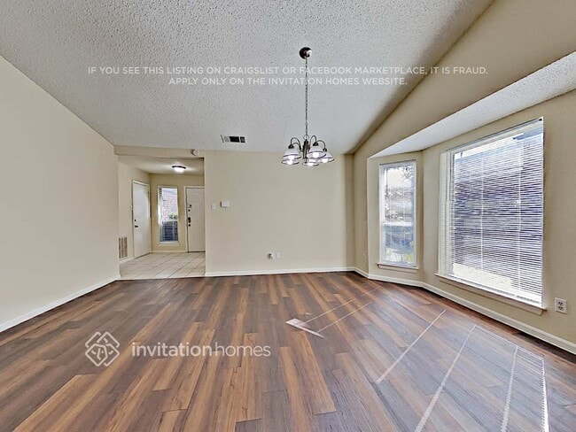 Building Photo - 5005 Colonial Dr