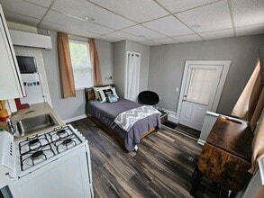 Building Photo - 2317 Broad St