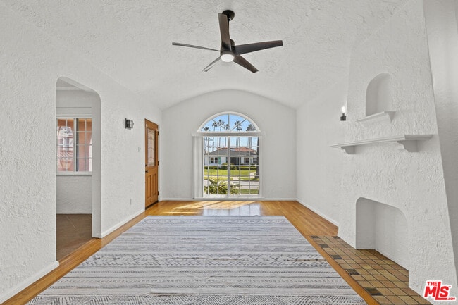 Building Photo - 5621 S Mullen Ave