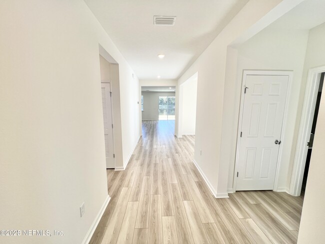 Building Photo - 12859 Logans Walk Ln