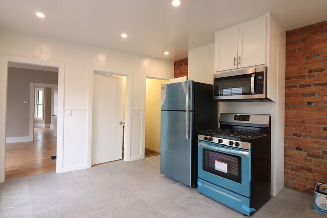 Building Photo - 55 Hano St