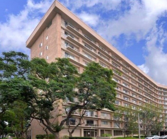 Building Photo - 100 S Doheny Dr