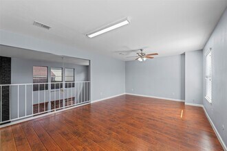 Building Photo - 11111 Midhurst Dr