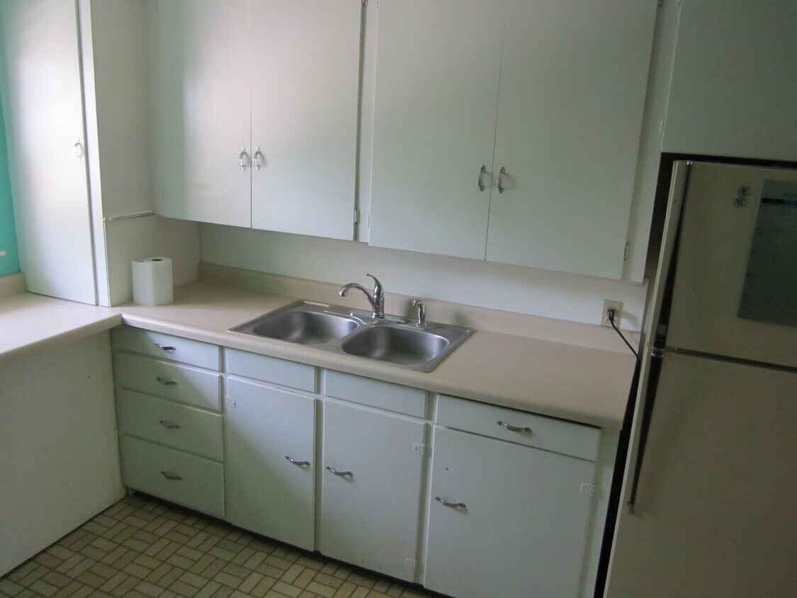 225 E Park St, Geneseo, IL 61254 Apartments in Geneseo, IL