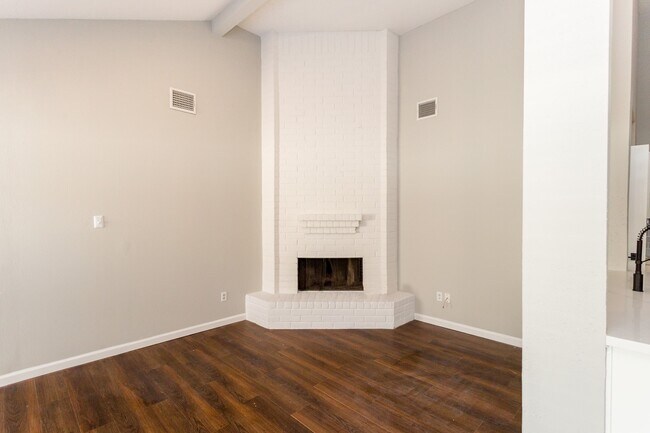 Foto del edificio - 5115 Beaver Hollow Dr