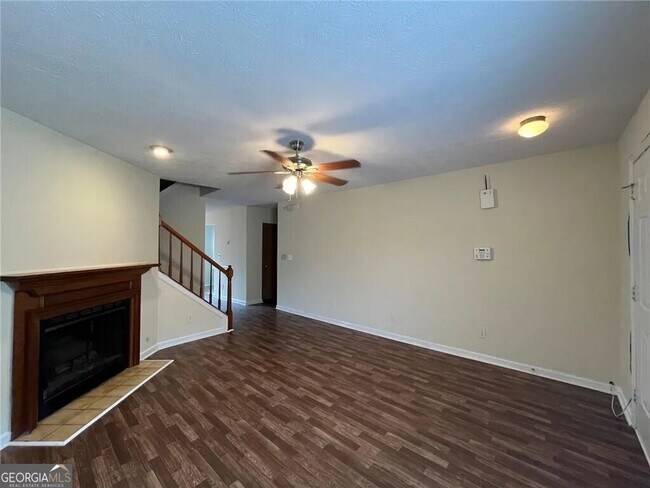 Foto del edificio - 1183 Red Oak Cove