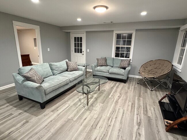Living room - 220 Drumcliff Ct
