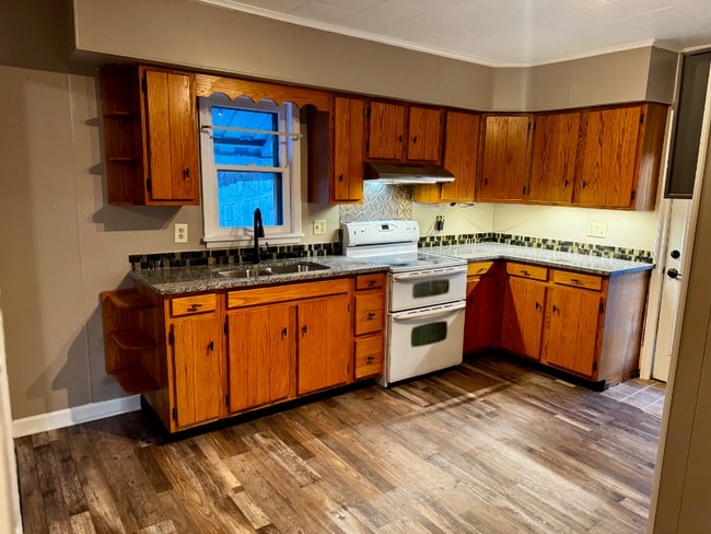 Building Photo - 108 Broad St