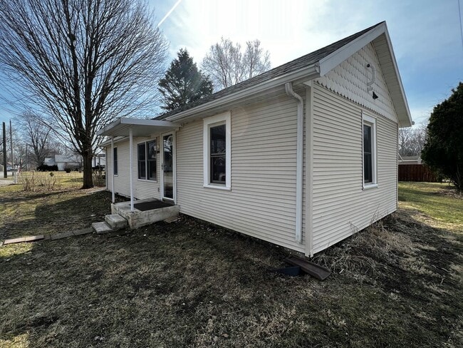 Building Photo - Beautiful Recently Renovated 2-Bedroom Home in Goshen's West Goshen Neighborhood