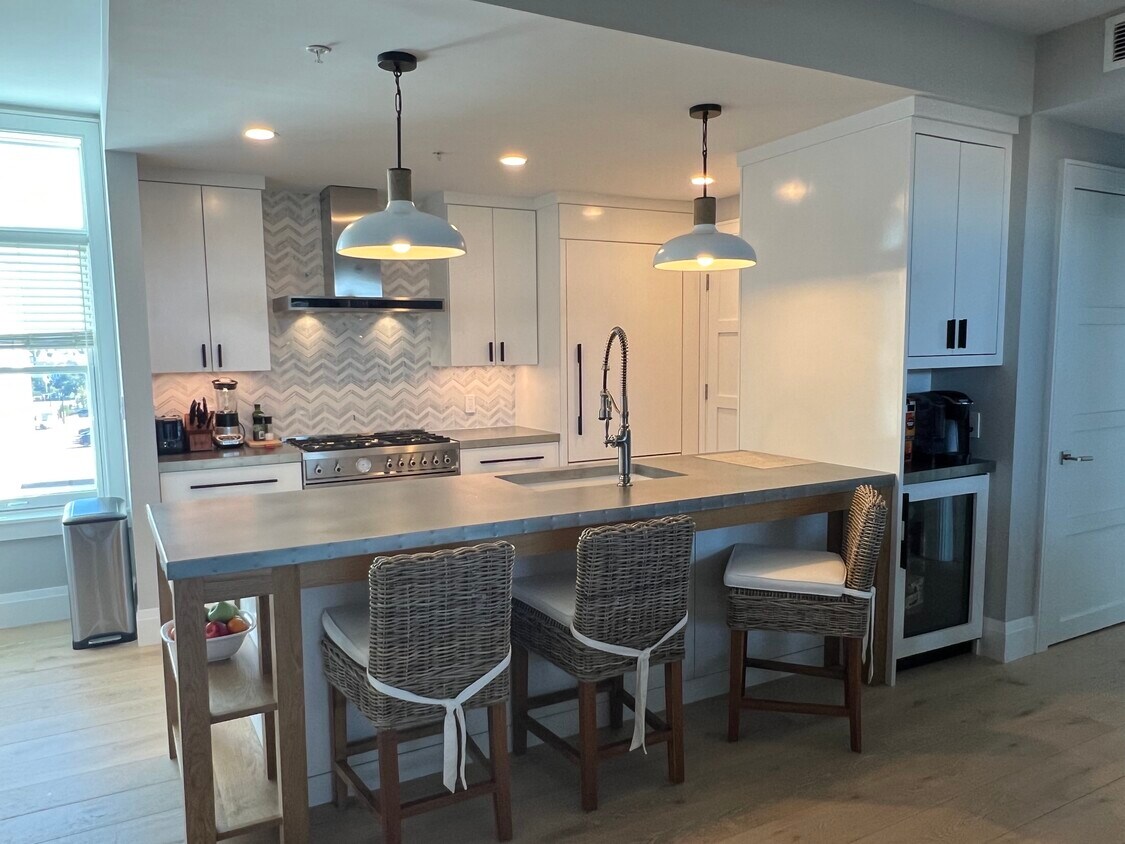 23 Shipyard Dr Unit 406, Hingham, MA 02043 Condo for Rent in Hingham