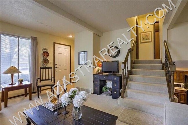 Foto del edificio - Beautiful Duplex in Olathe-Available NOW!!