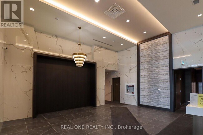 Photo du bâtiment - 4955 Yonge St