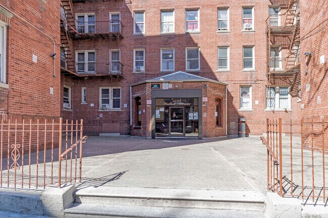 Courtyard - 1265 Walton Ave