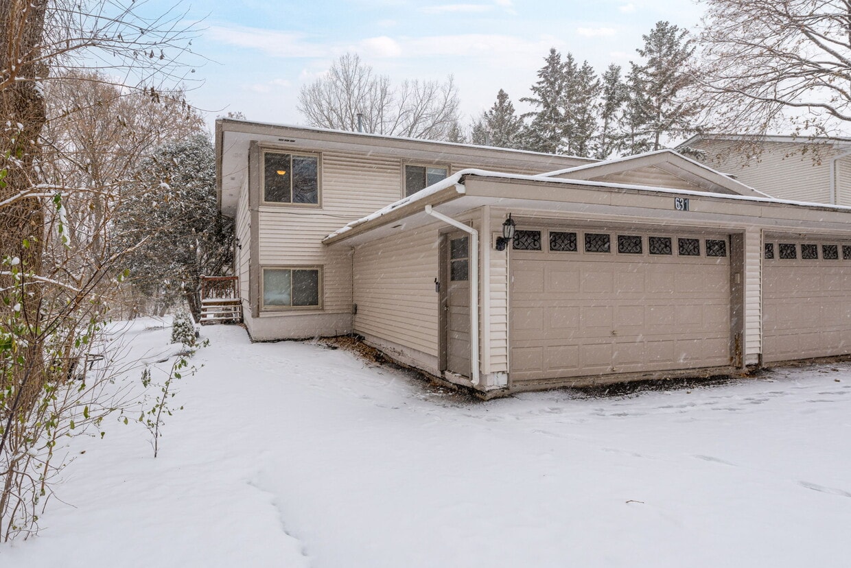 631 Ridgeview Dr, Wayzata, MN 55391 Townhouse for Rent in Wayzata, MN
