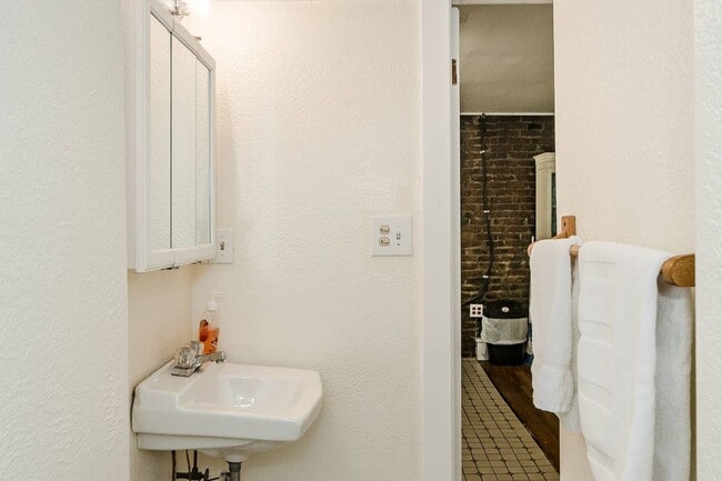 Building Photo - 37 Revere St