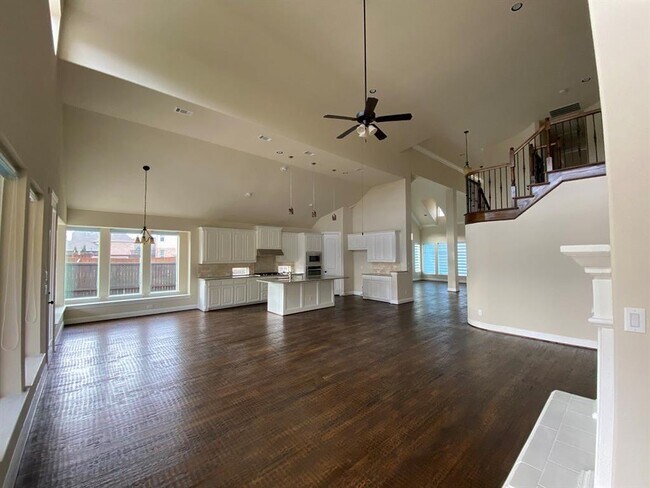 Building Photo - 971 Holt Ln