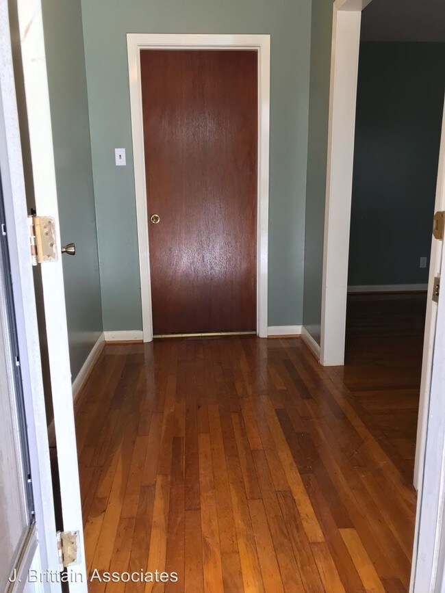 Building Photo - 3 br, 2 bath House - 1301 Meadowbrook Lane