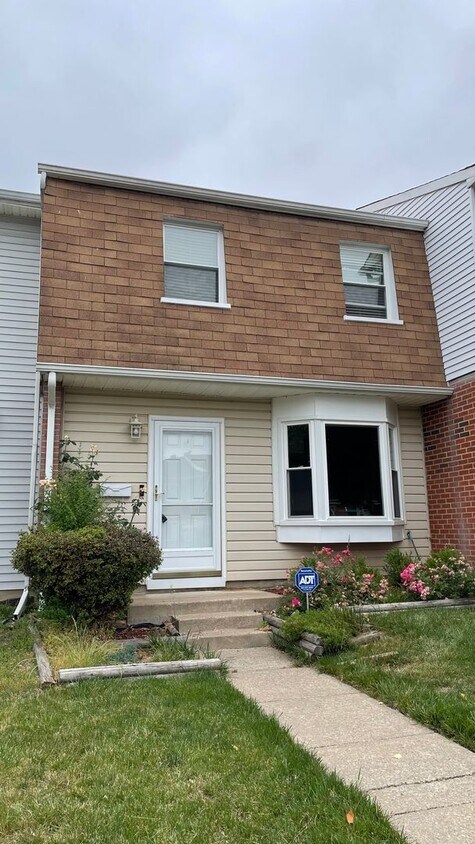 Primary Photo - 2-Level Townhouse
