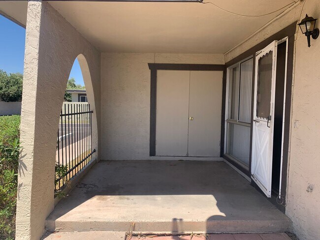 Foto del edificio - Cute townhome available in Mesa -- 1/2 off first month's rent