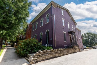 Building Photo - 223 E 7th St