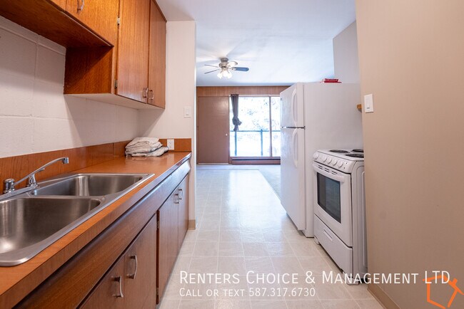 Photo du bâtiment - Second Floor Apartment, Utilities Included