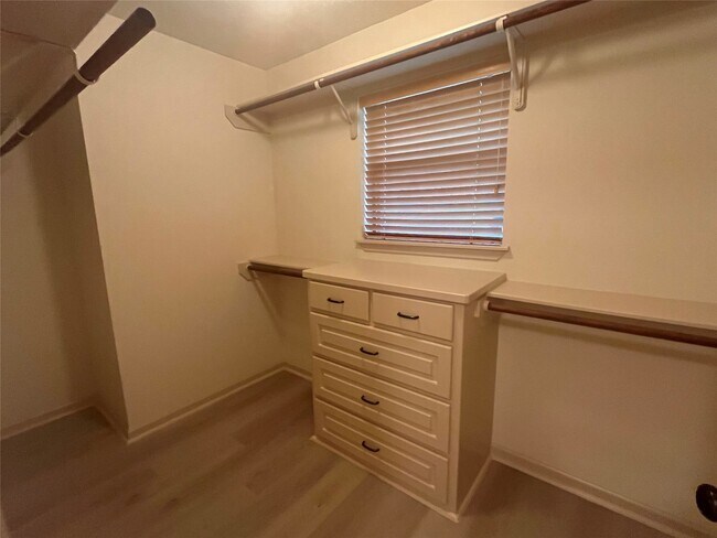 Foto del edificio - 13340 Miller Ln
