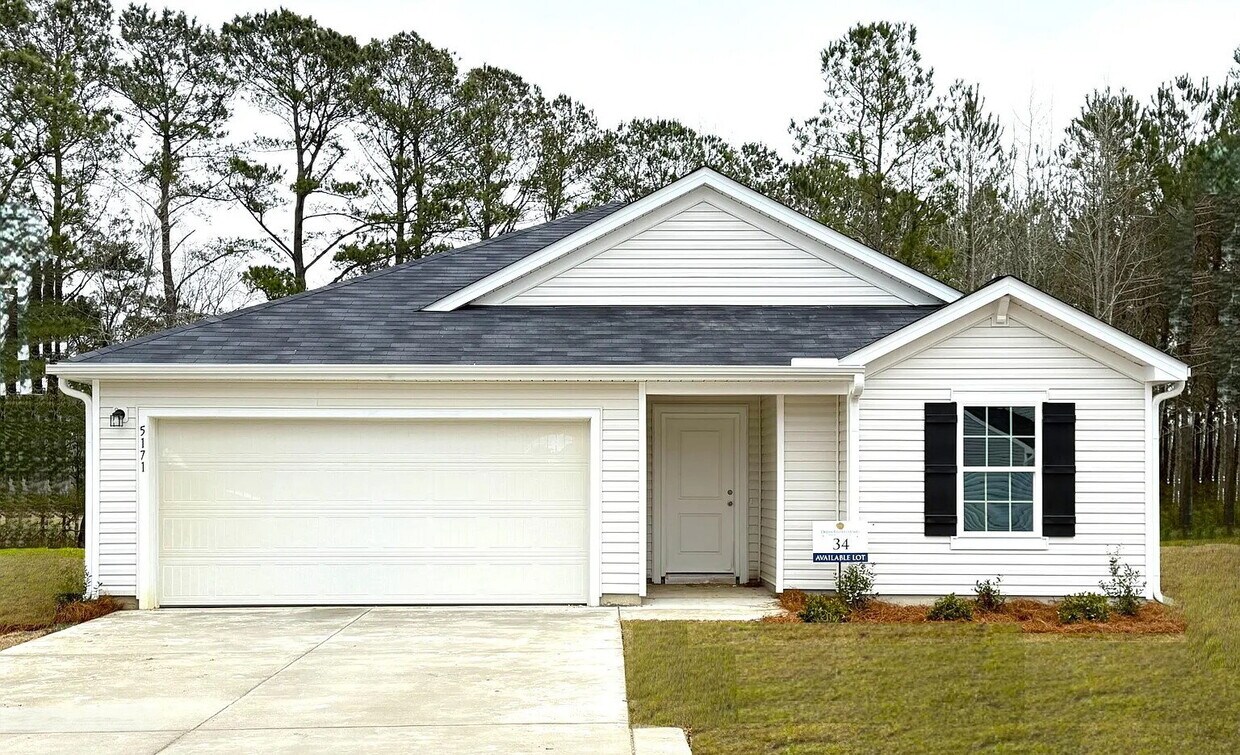 Foto principal - Modern Comfort & Tranquil Living in Winnabow, NC - Showings will begin December 8, 2025 with a 24...
