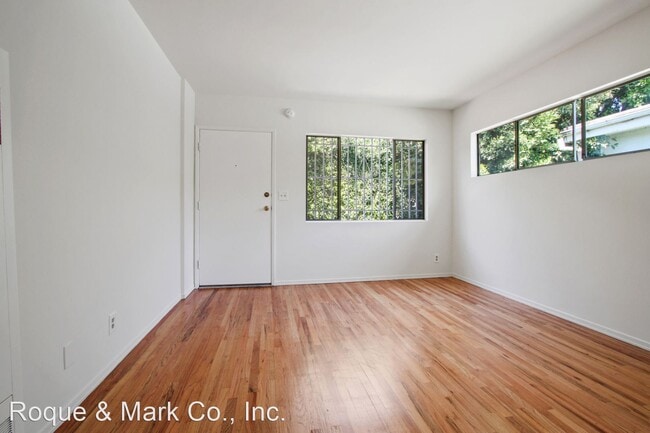 Building Photo - Studio, 1 bath Apartment - 978 S. Barringt...