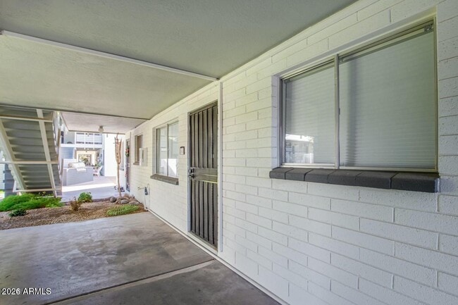 Building Photo - 721 E Montebello Ave